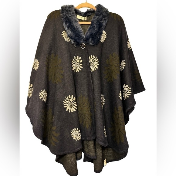 Jon & Anna Navy Blue Cape/ W faux Fur Collar - Picture 2 of 8